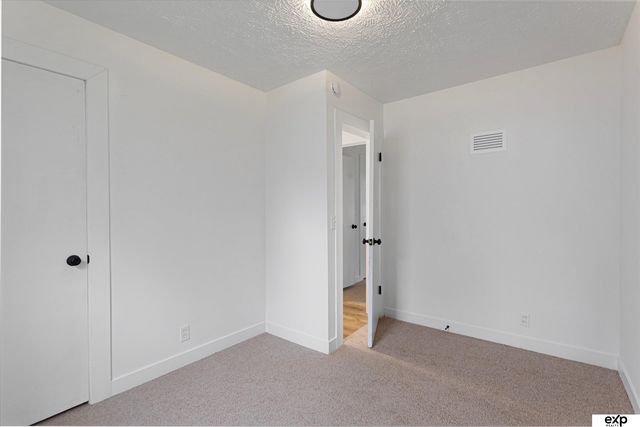 2521 S 43rd Street, Omaha, NE 68105