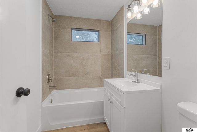 2521 S 43rd Street, Omaha, NE 68105