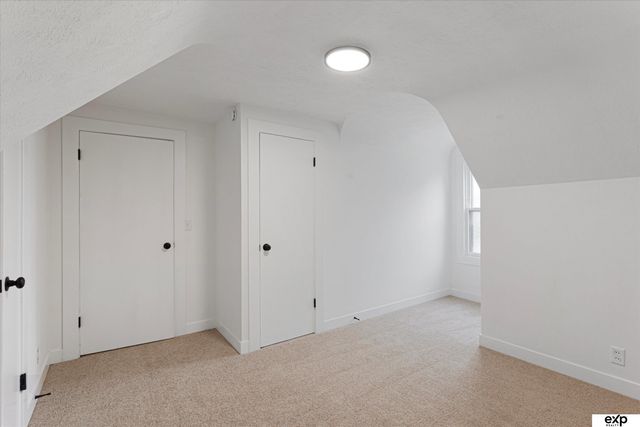 2521 S 43rd Street, Omaha, NE 68105