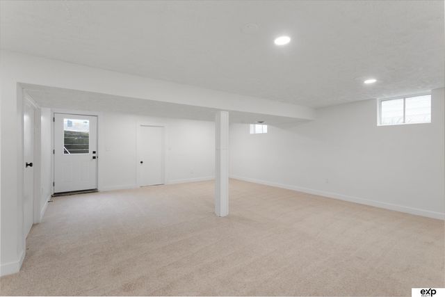 2521 S 43rd Street, Omaha, NE 68105