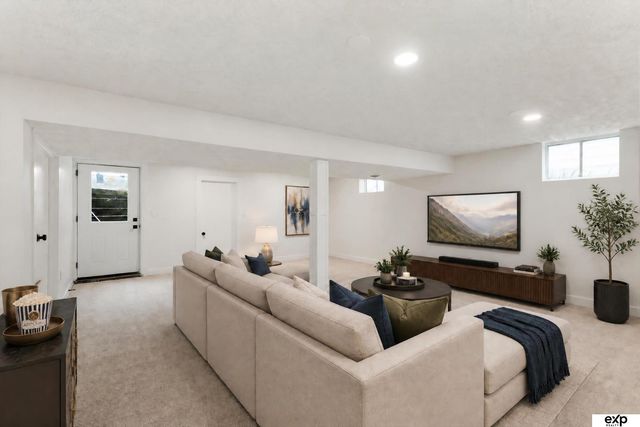 2521 S 43rd Street, Omaha, NE 68105