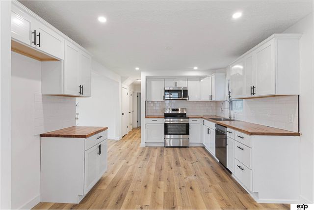 2521 S 43rd Street, Omaha, NE 68105