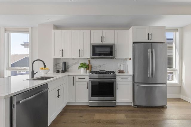 17 Chestnut Ave 3, Boston, MA 02130