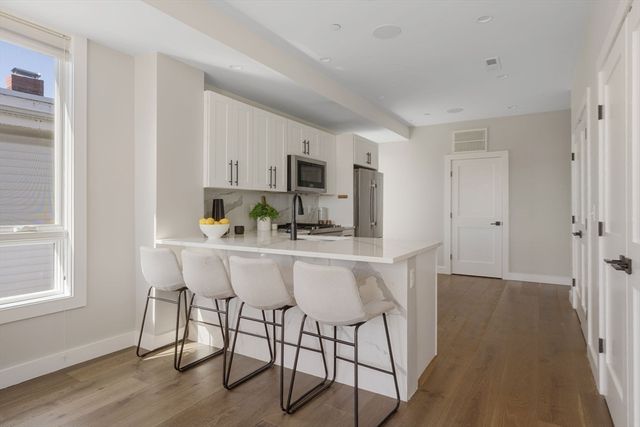 17 Chestnut Ave 3, Boston, MA 02130