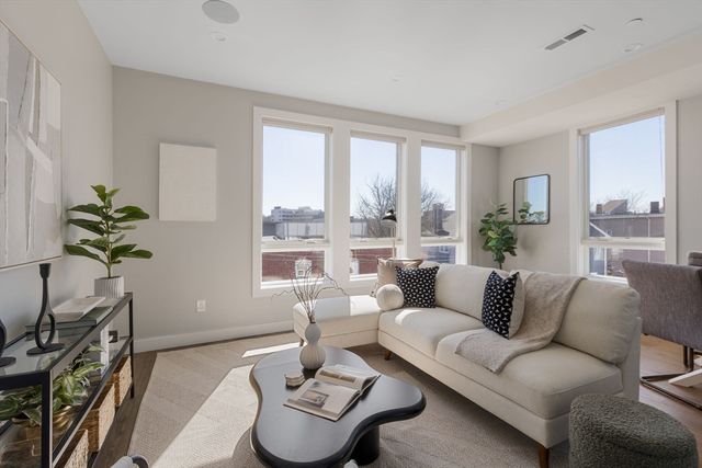 17 Chestnut Ave 3, Boston, MA 02130