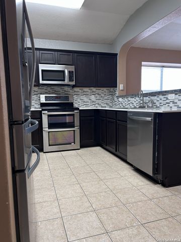 2414 DOVE CROSSING DR, New Braunfels, TX 78130