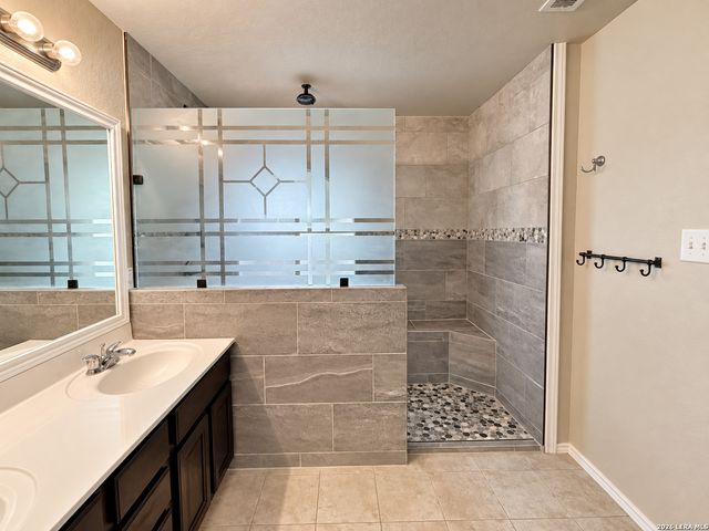 2414 DOVE CROSSING DR, New Braunfels, TX 78130