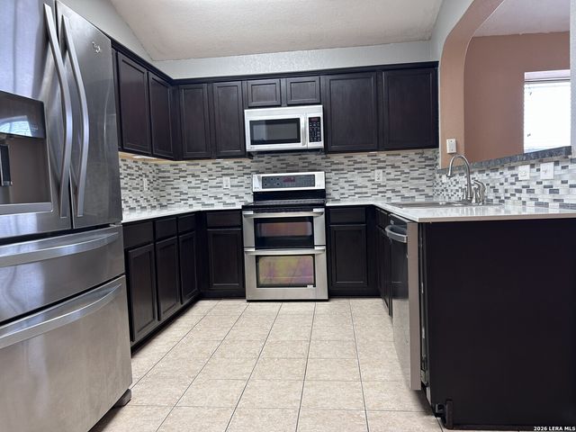2414 DOVE CROSSING DR, New Braunfels, TX 78130