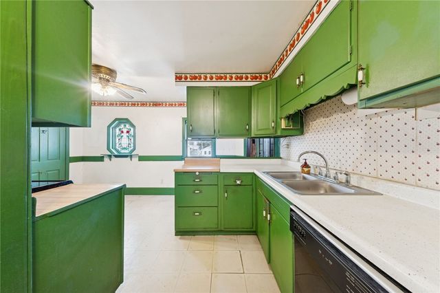 111 Hayden Ln, West Newton, PA 15089