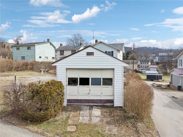 111 Hayden Ln, West Newton, PA 15089