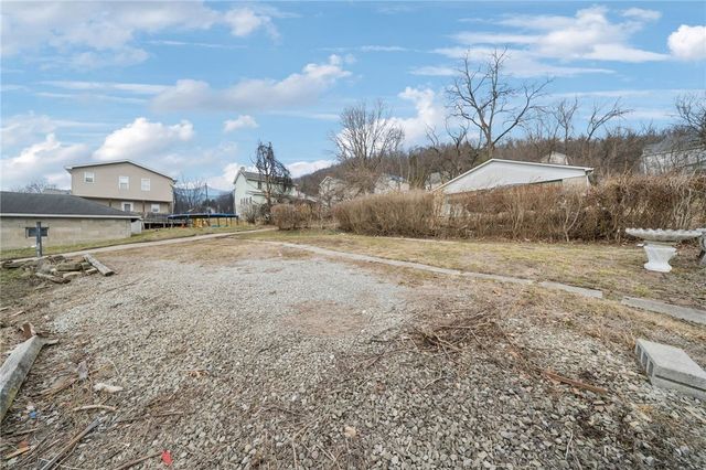 111 Hayden Ln, West Newton, PA 15089