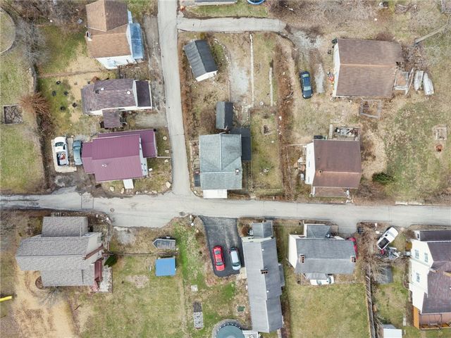 111 Hayden Ln, West Newton, PA 15089