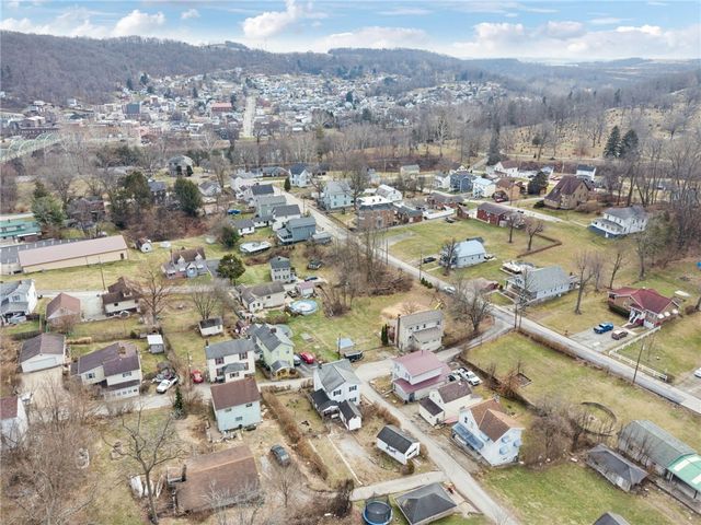 111 Hayden Ln, West Newton, PA 15089