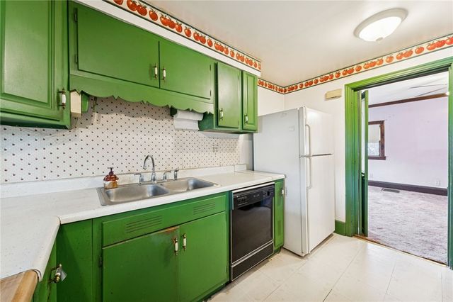 111 Hayden Ln, West Newton, PA 15089