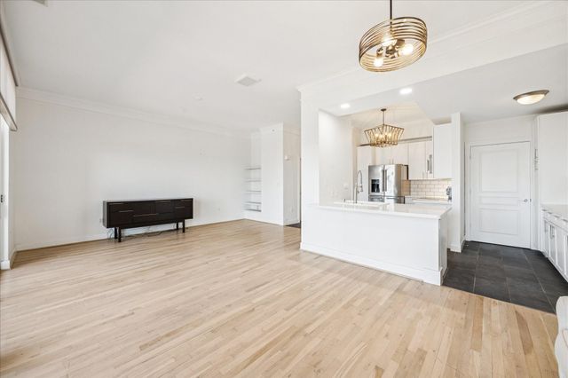 3333 Allen Parkway 1408, Houston, TX 77019