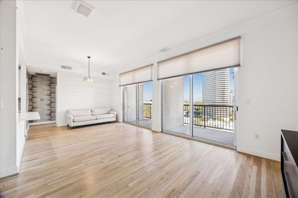 3333 Allen Parkway 1408, Houston, TX 77019