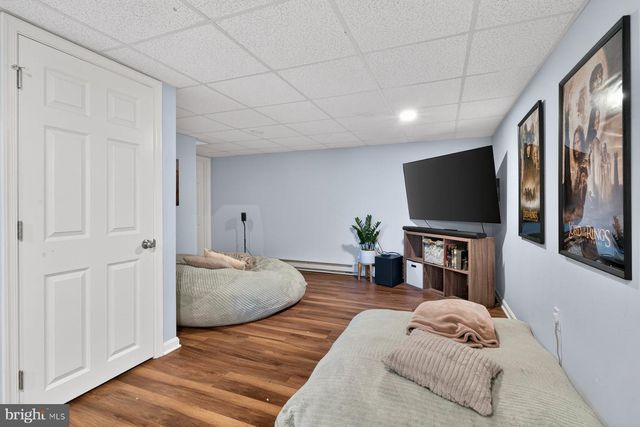 1055 BECK MILL RD, Hanover, PA 17331