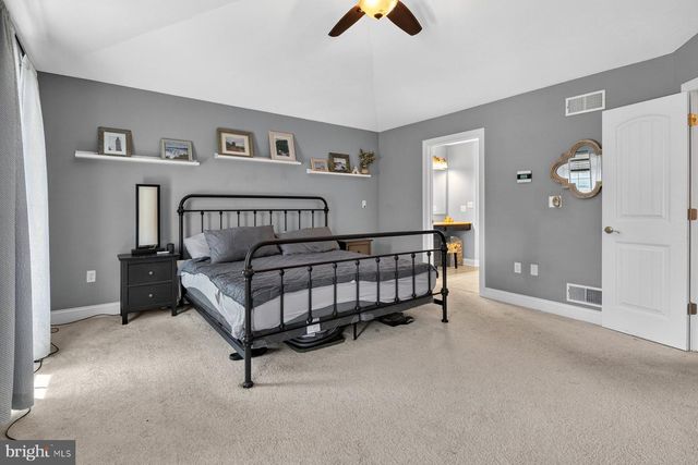 1055 BECK MILL RD, Hanover, PA 17331