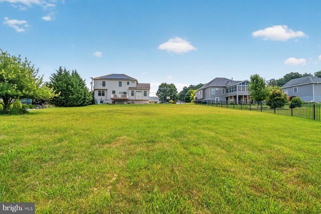 1055 BECK MILL RD, Hanover, PA 17331