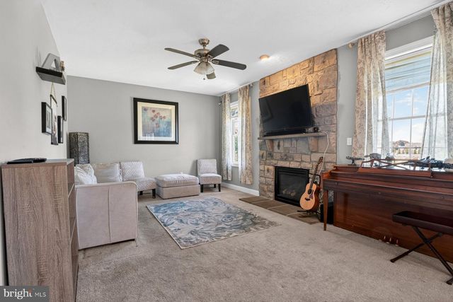 1055 BECK MILL RD, Hanover, PA 17331