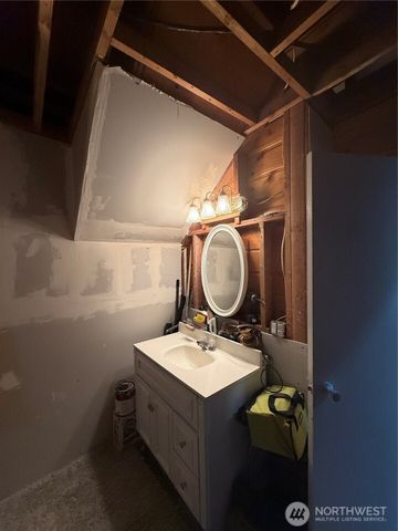 1102 Water Street, Raymond, WA 98577