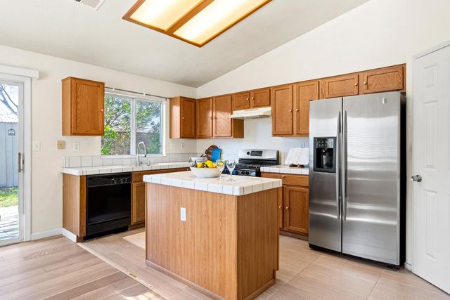 8926 Generations Ct, Elk Grove, CA 95758