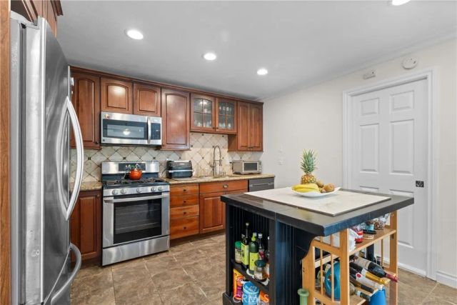 27061 Springwood Circle, Lake Forest, CA 92630