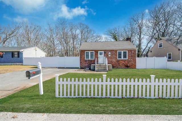 77 Market Street, Mastic Beach, NY 11951