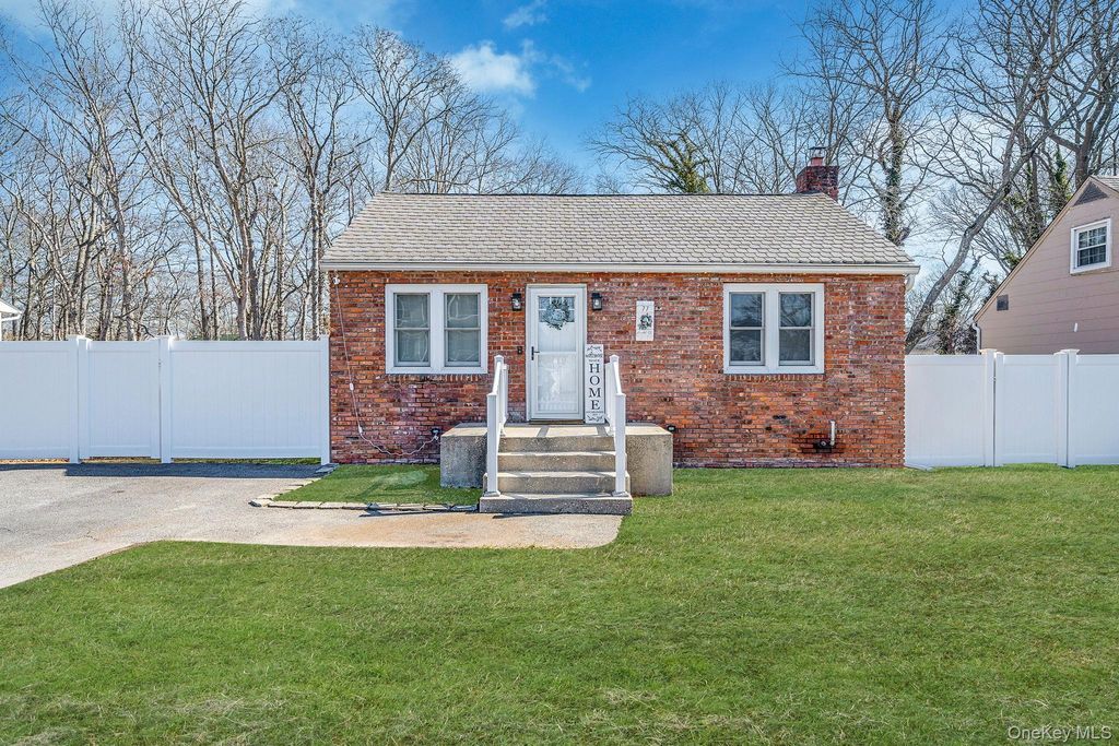 77 Market Street, Mastic Beach, NY 11951