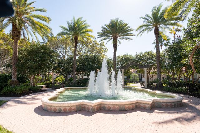 10749 Waterford Place, West Palm Beach, FL 33412