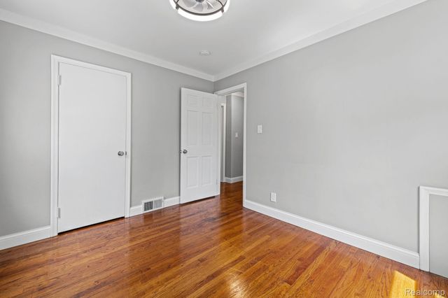 20700 Damman Street, Harper Woods, MI 48225