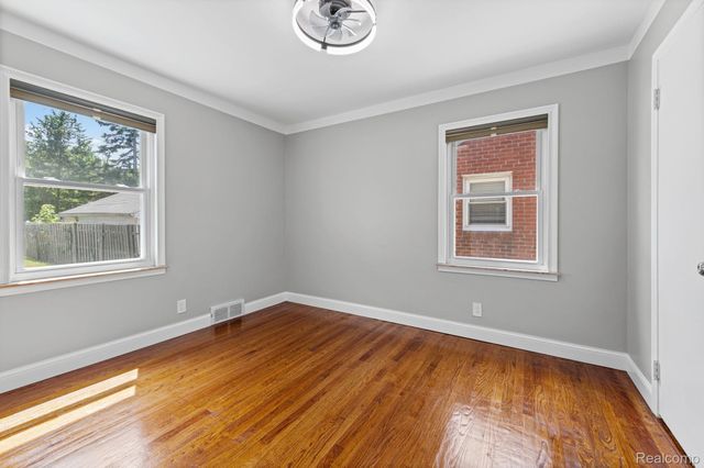 20700 Damman Street, Harper Woods, MI 48225