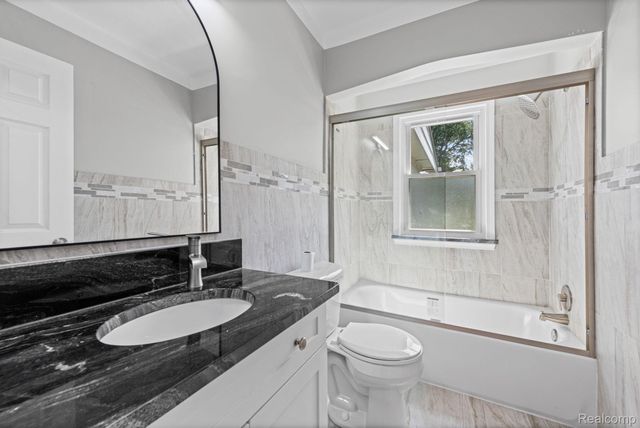 20700 Damman Street, Harper Woods, MI 48225