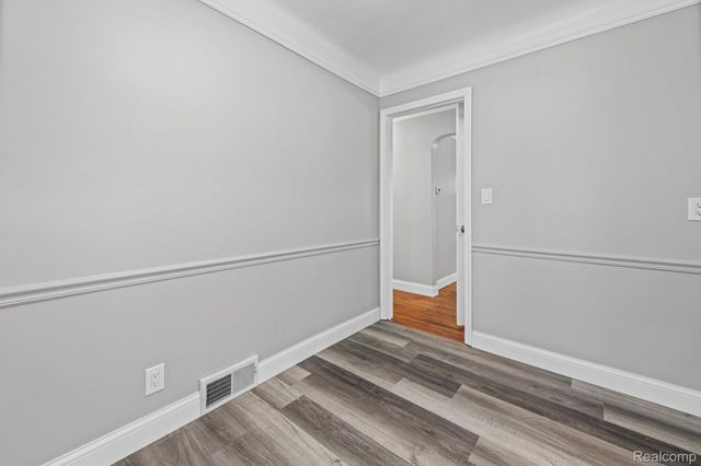 20700 Damman Street, Harper Woods, MI 48225