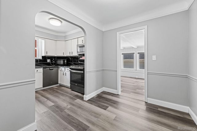 20700 Damman Street, Harper Woods, MI 48225