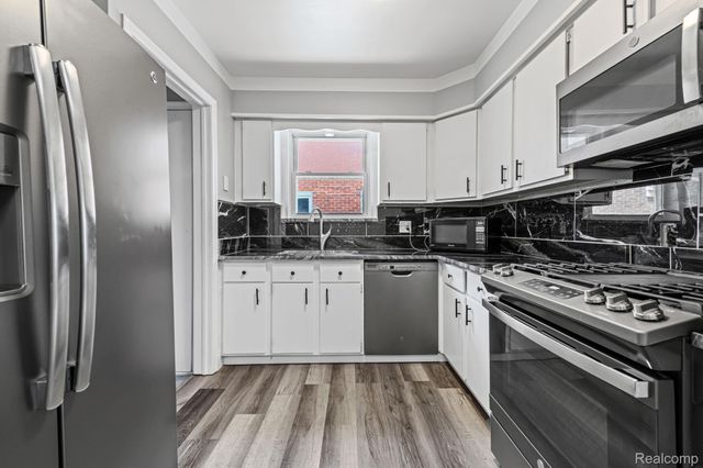 20700 Damman Street, Harper Woods, MI 48225