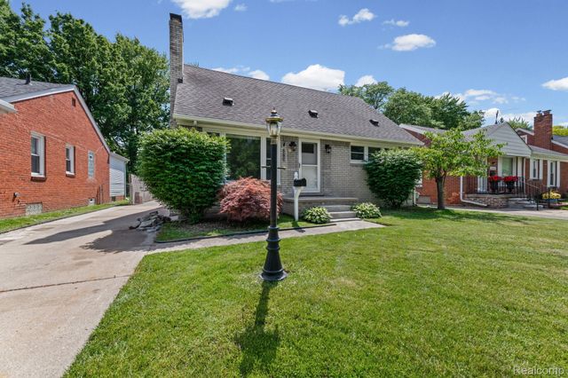 20700 Damman Street, Harper Woods, MI 48225