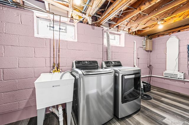 20700 Damman Street, Harper Woods, MI 48225