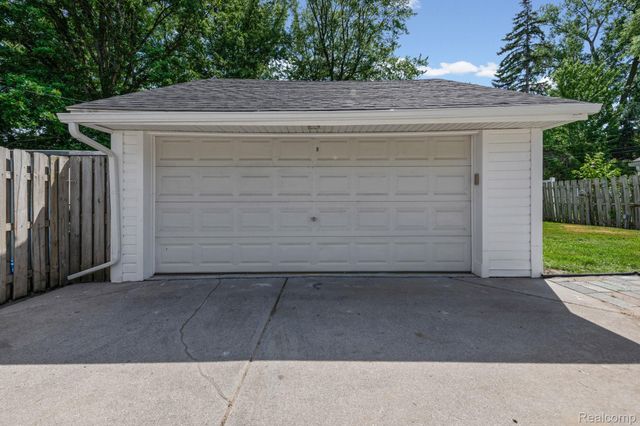 20700 Damman Street, Harper Woods, MI 48225