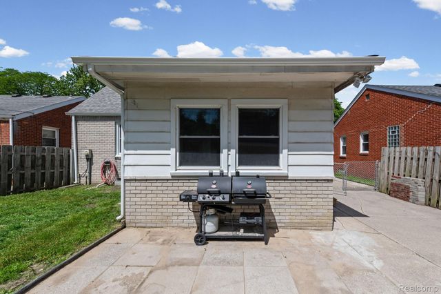 20700 Damman Street, Harper Woods, MI 48225