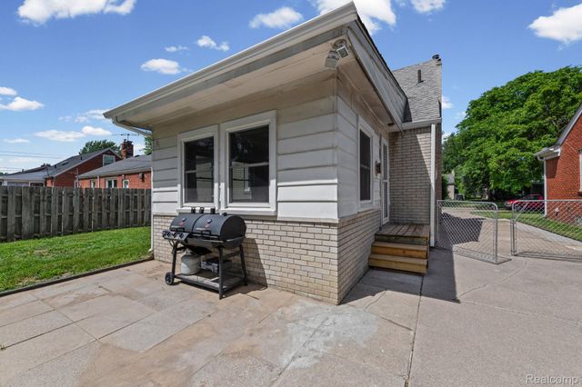 20700 Damman Street, Harper Woods, MI 48225