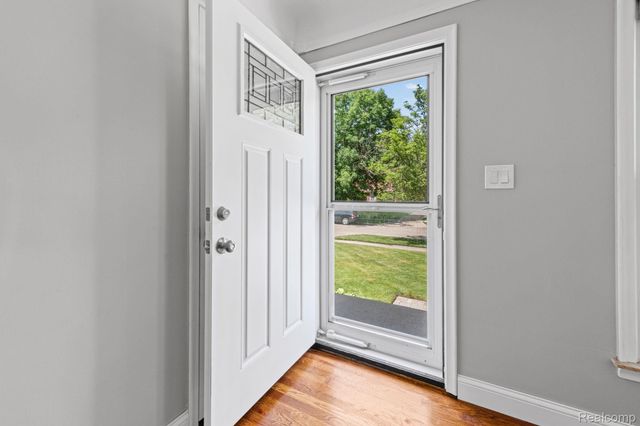 20700 Damman Street, Harper Woods, MI 48225