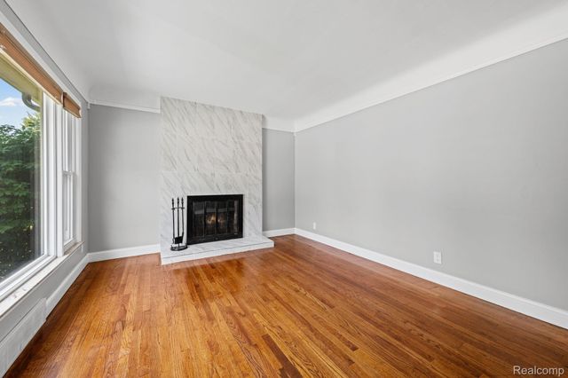 20700 Damman Street, Harper Woods, MI 48225