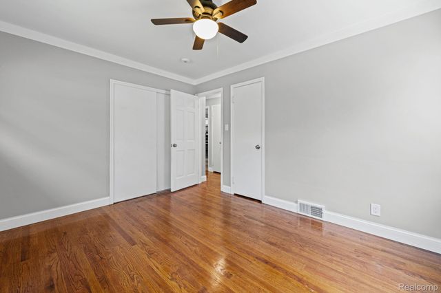 20700 Damman Street, Harper Woods, MI 48225