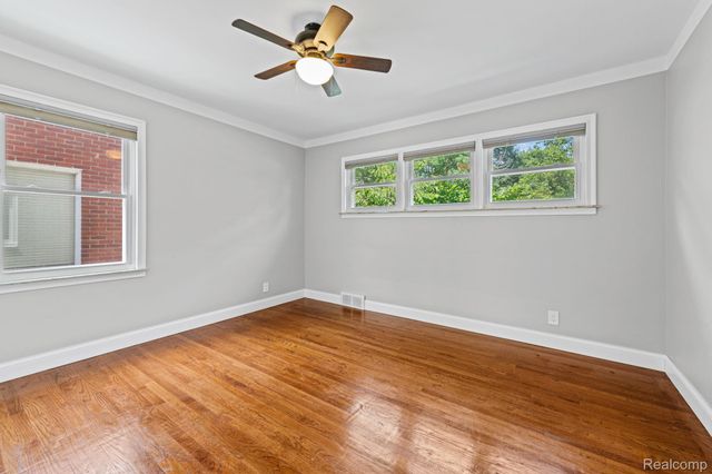 20700 Damman Street, Harper Woods, MI 48225