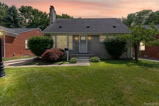 20700 Damman Street, Harper Woods, MI 48225