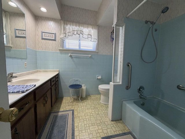 2031 Superior STREET, Racine, WI 53402