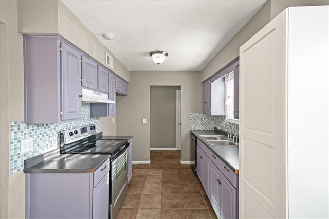 1009 NW Kingsridge Drive, Blue Springs, MO 64015