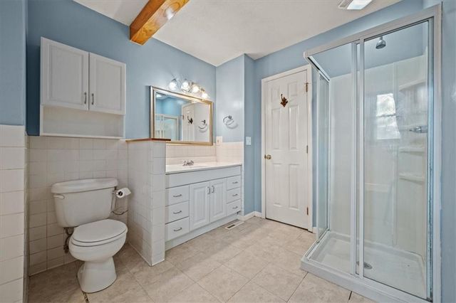 1009 NW Kingsridge Drive, Blue Springs, MO 64015