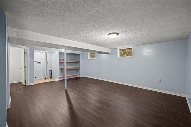 1009 NW Kingsridge Drive, Blue Springs, MO 64015